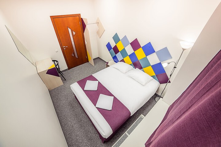 Room 8 of 33