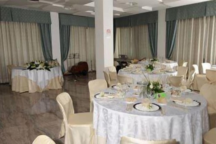 Ballroom/Hall 39 of 58