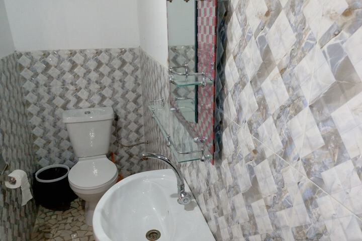 Room 10 of 13