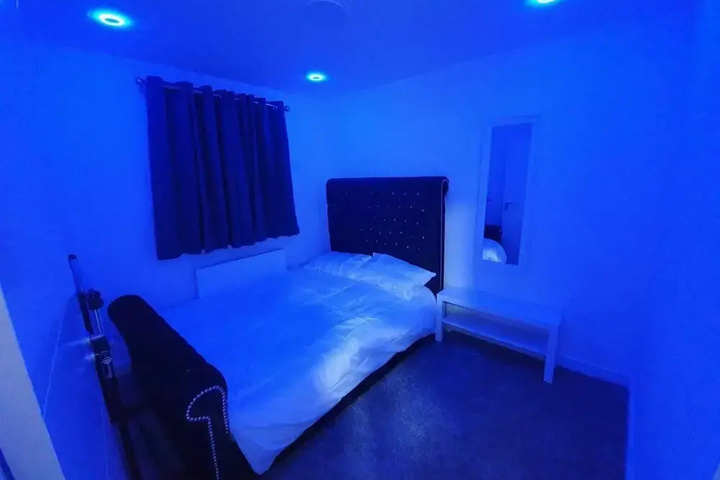 Room 2 of 8