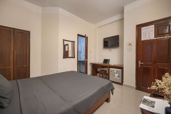 Room 13 of 22