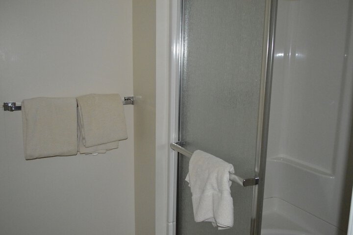 Room 32 of 43