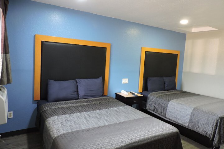 Room 6 of 32
