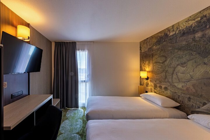 Room 17 of 105