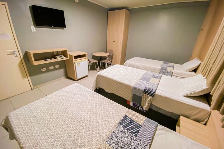 Room 6 of 11