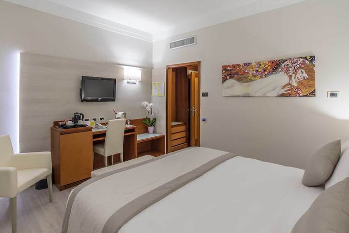 Room 38 of 173