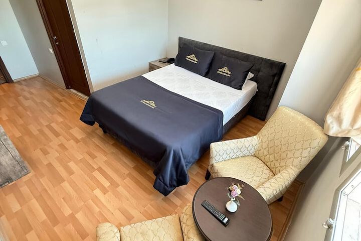 Room 9 of 19