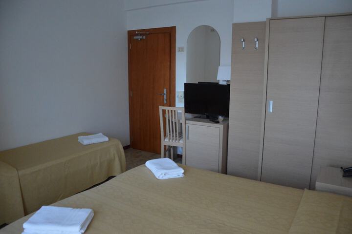 Room 8 of 63