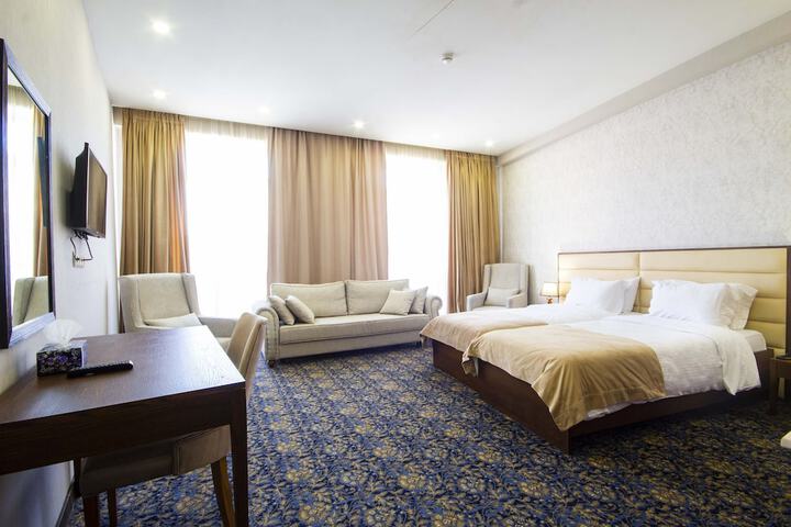 Room 27 of 72