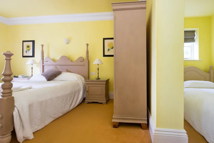 Room 7 of 32