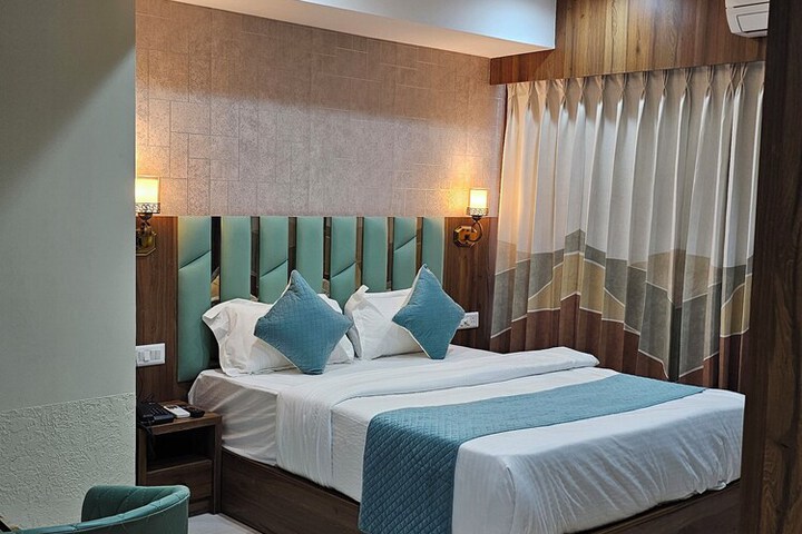Room 5 of 7