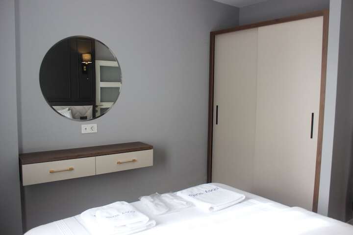 Room 8 of 84