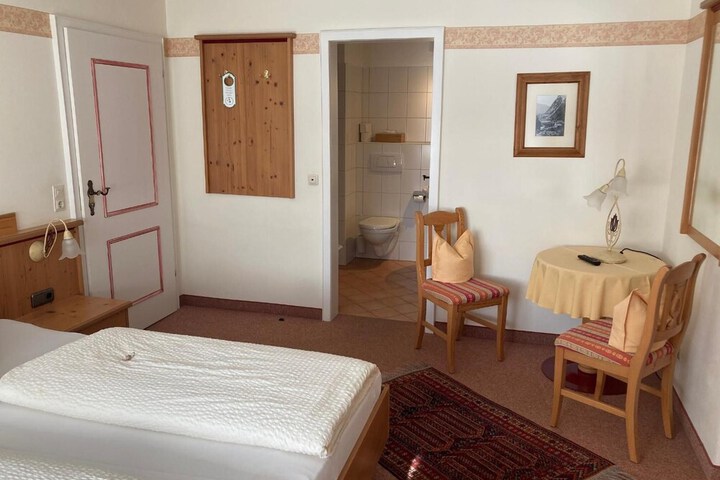Room 11 of 42
