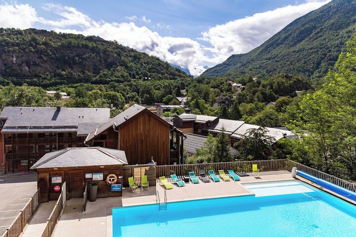 Hotel with Pool