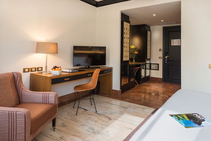 Room 4 of 48