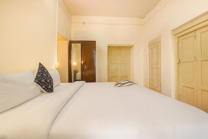 Room 8 of 42
