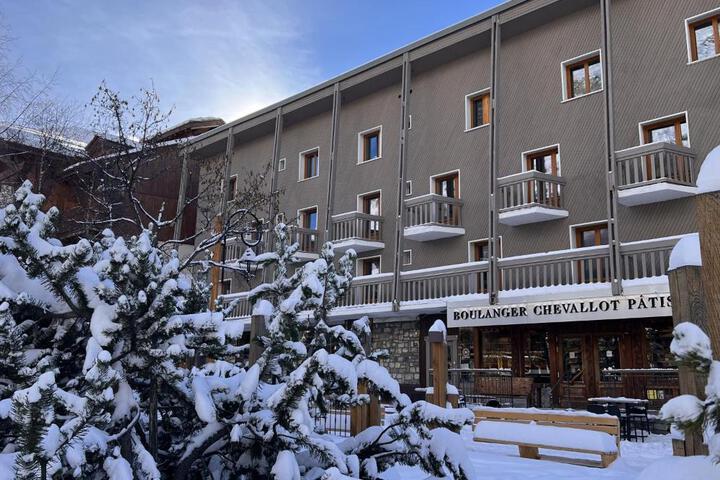 Everest Hotel