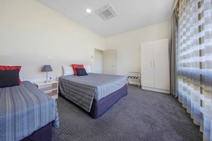 Room 14 of 48