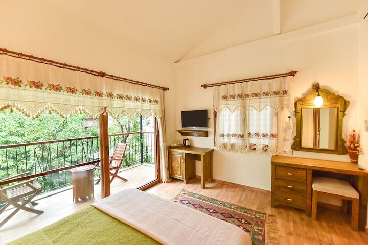 Room 12 of 90
