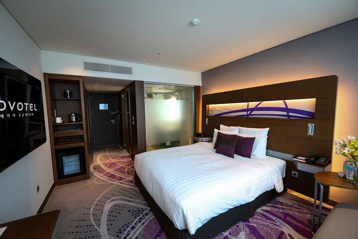 Room 30 of 143