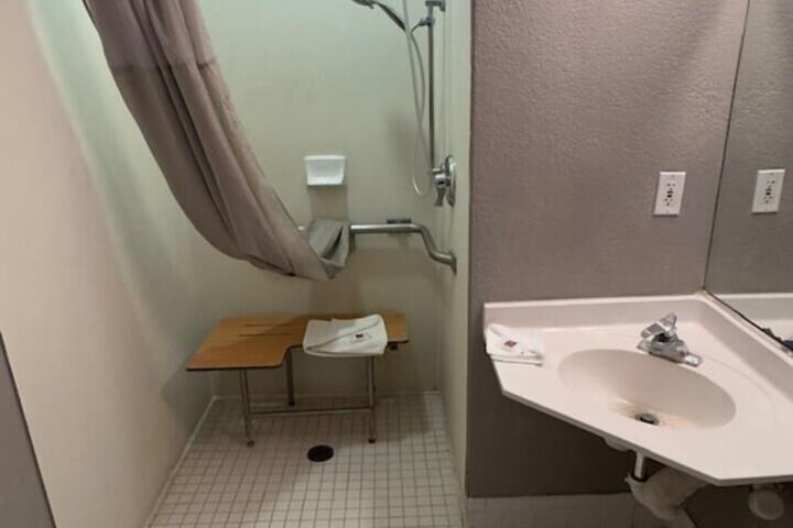 Room 30 of 74