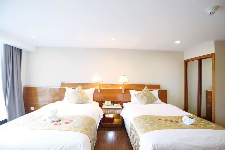 Room 4 of 49