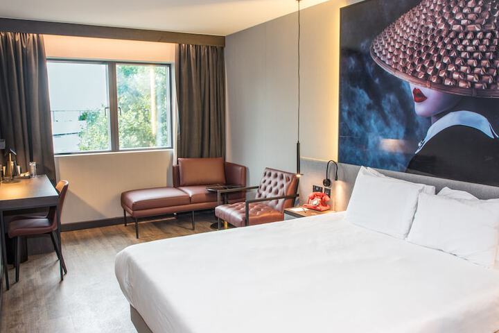 Room 12 of 46