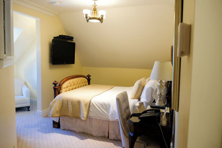 Room 10 of 36