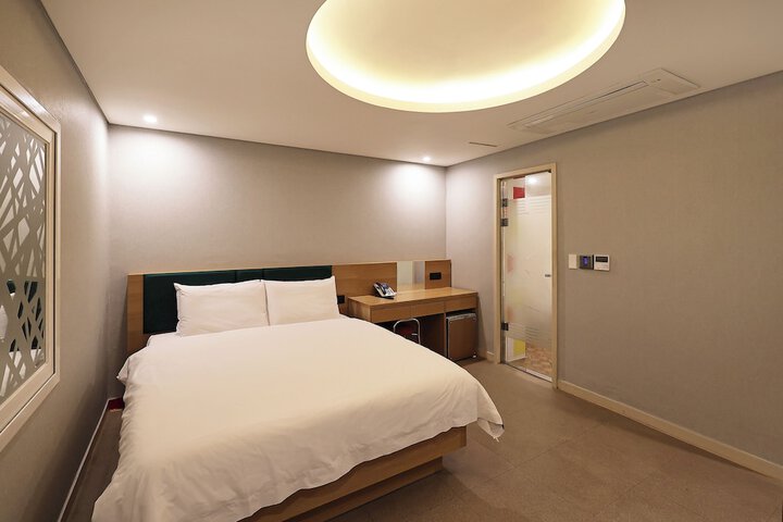 Room 12 of 44