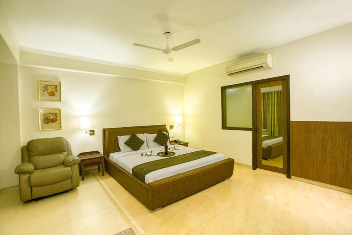 Room 32 of 83