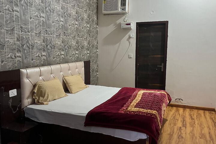 Room 8 of 44