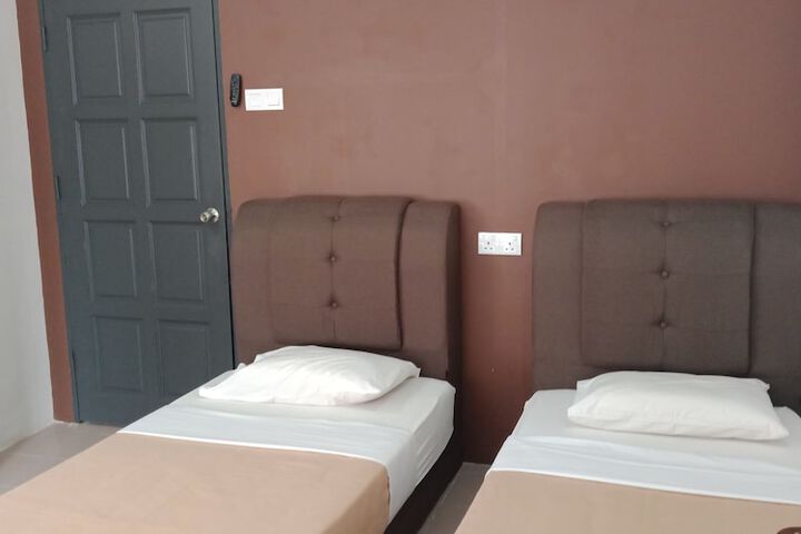 Room 10 of 25