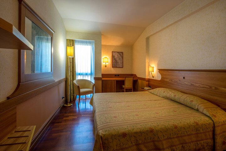 Room 7 of 42