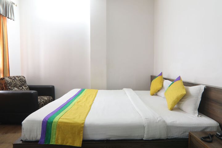Room 5 of 16