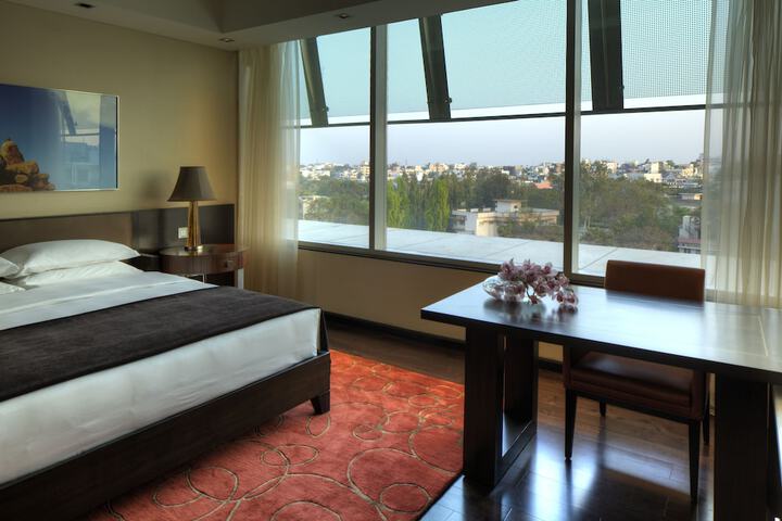 Room 43 of 144