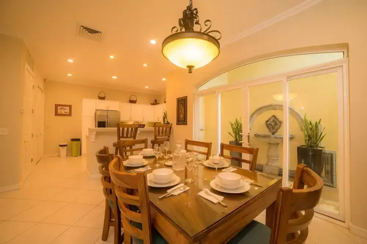 Dining 16 of 17