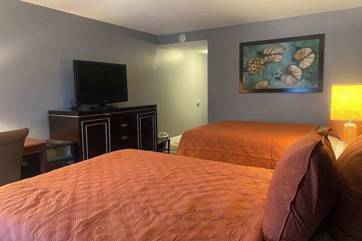2 Double Beds (1 of 6)