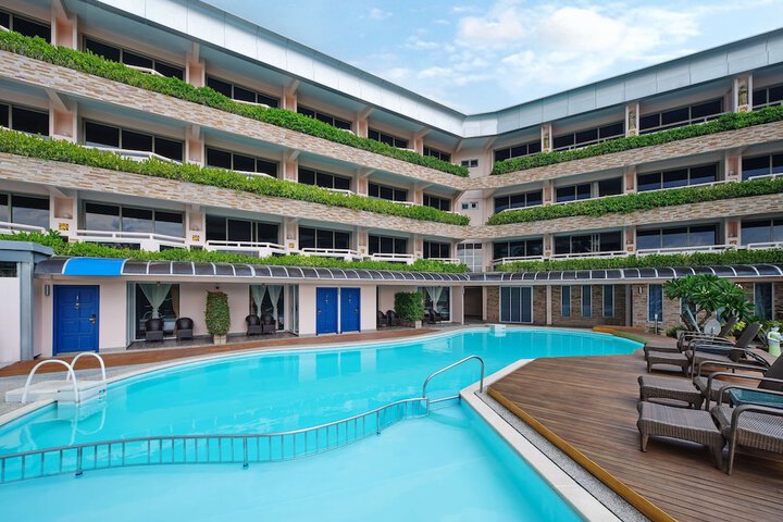 Pool 40 of 60