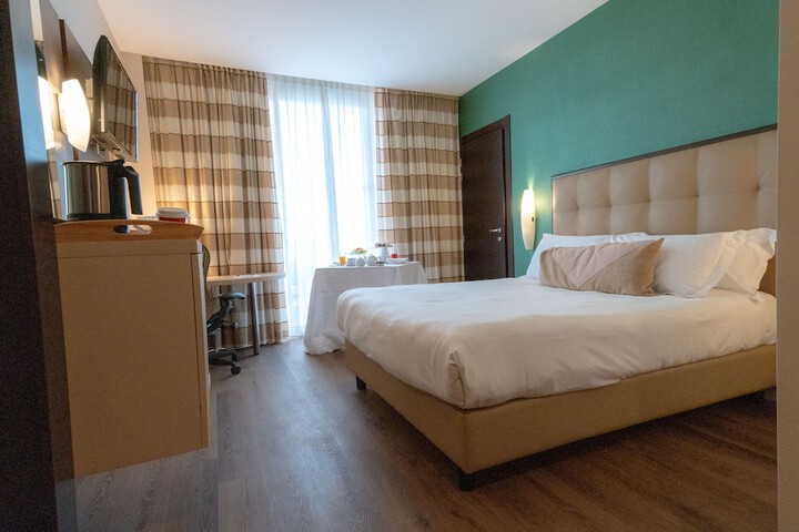 Room 16 of 106