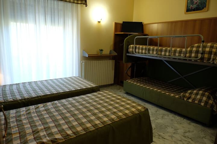 Room 7 of 18