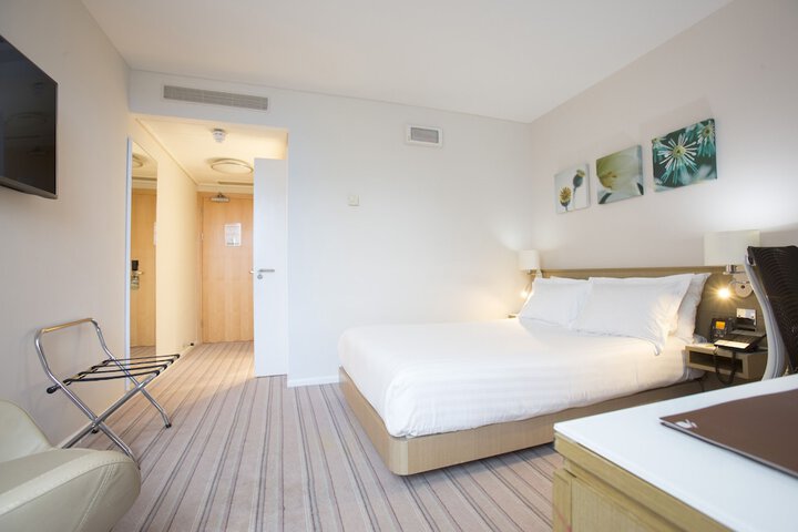 Room 25 of 85