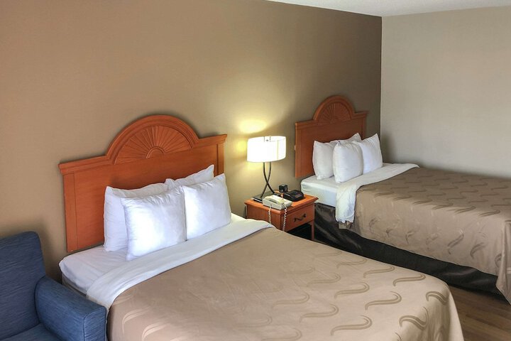 2 Double Beds (6 of 8)