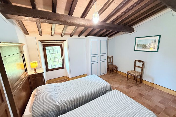 Room 9 of 83