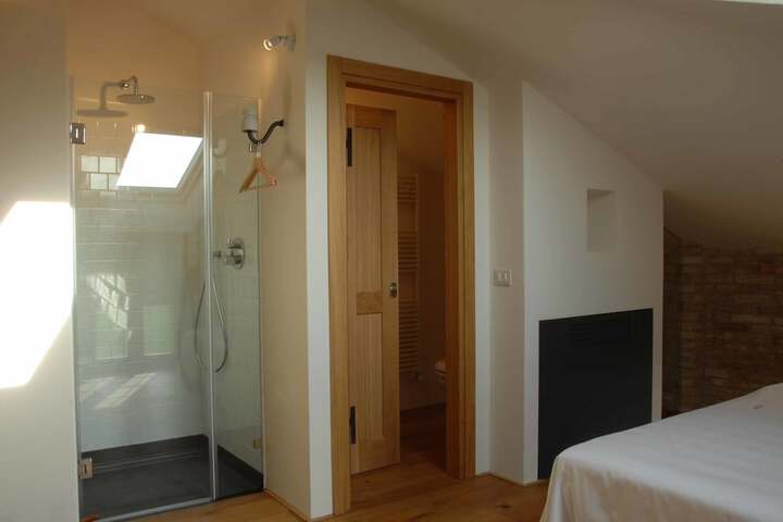 Room 3 of 42