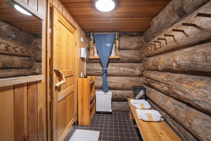 Room 14 of 22