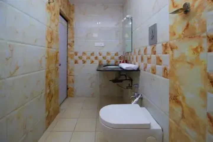 Room 6 of 9