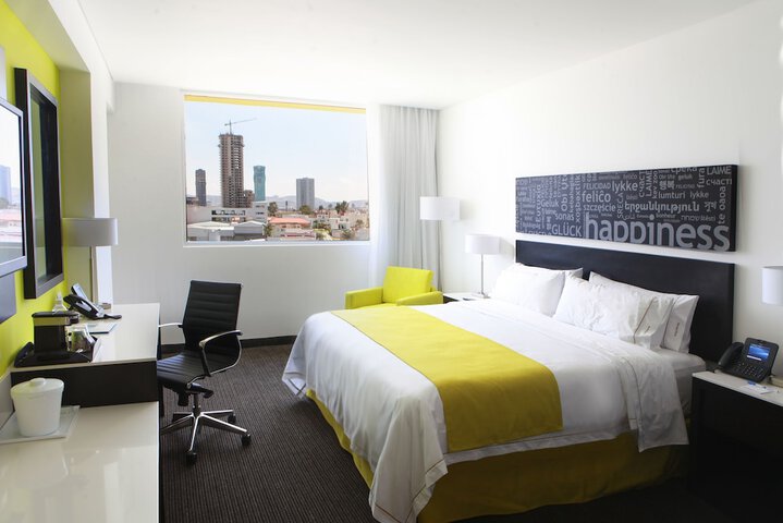 Room 8 of 93