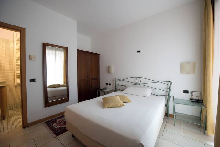 Room 12 of 25