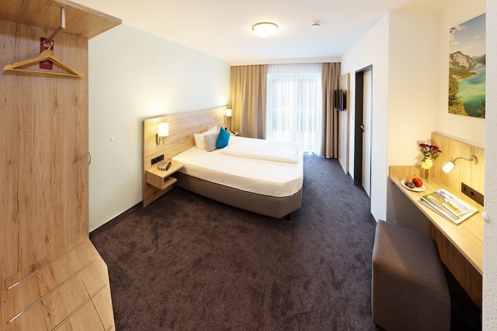 Room 10 of 40
