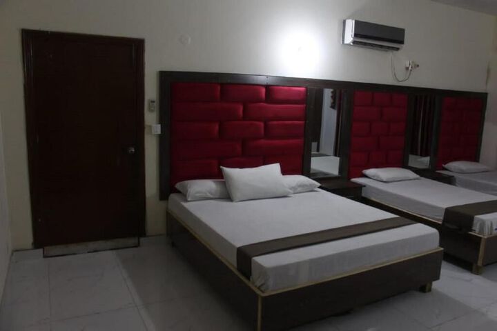 Room 12 of 20